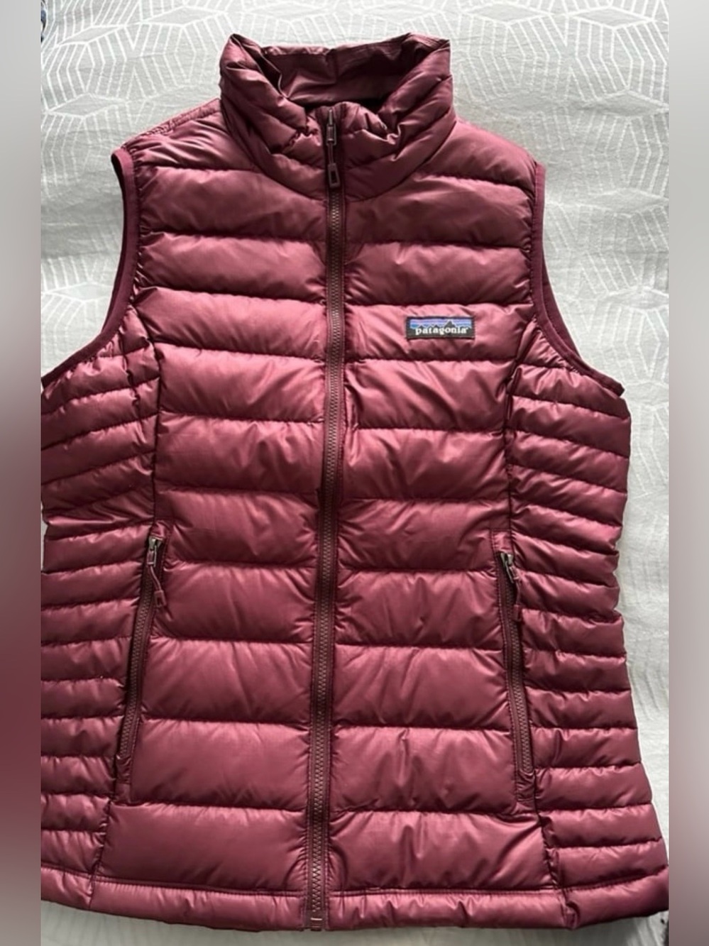 Patagonia Women's Goose Down Sweater Puffer Vest Size XS Burgundy